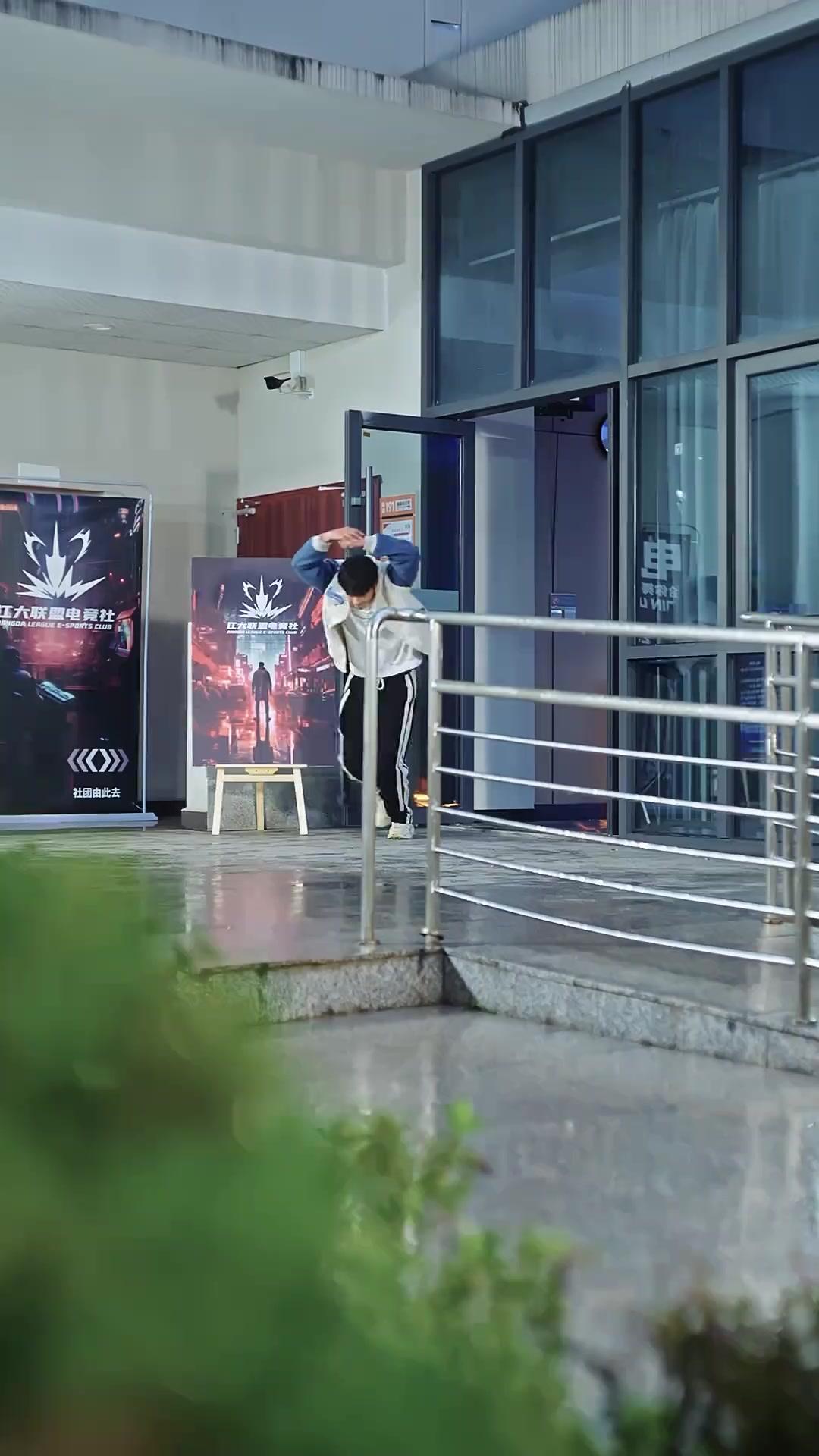 (Dubbed)Campus Queen Falls for Me After My First Love Betrayed Me