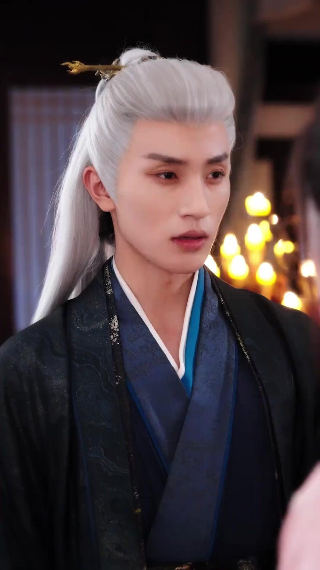 القمر في أحصان السماوات السبع