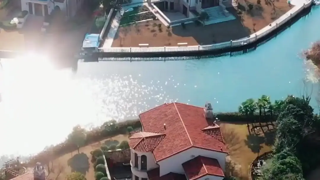 Mom’s Cane vs. Modern Drama