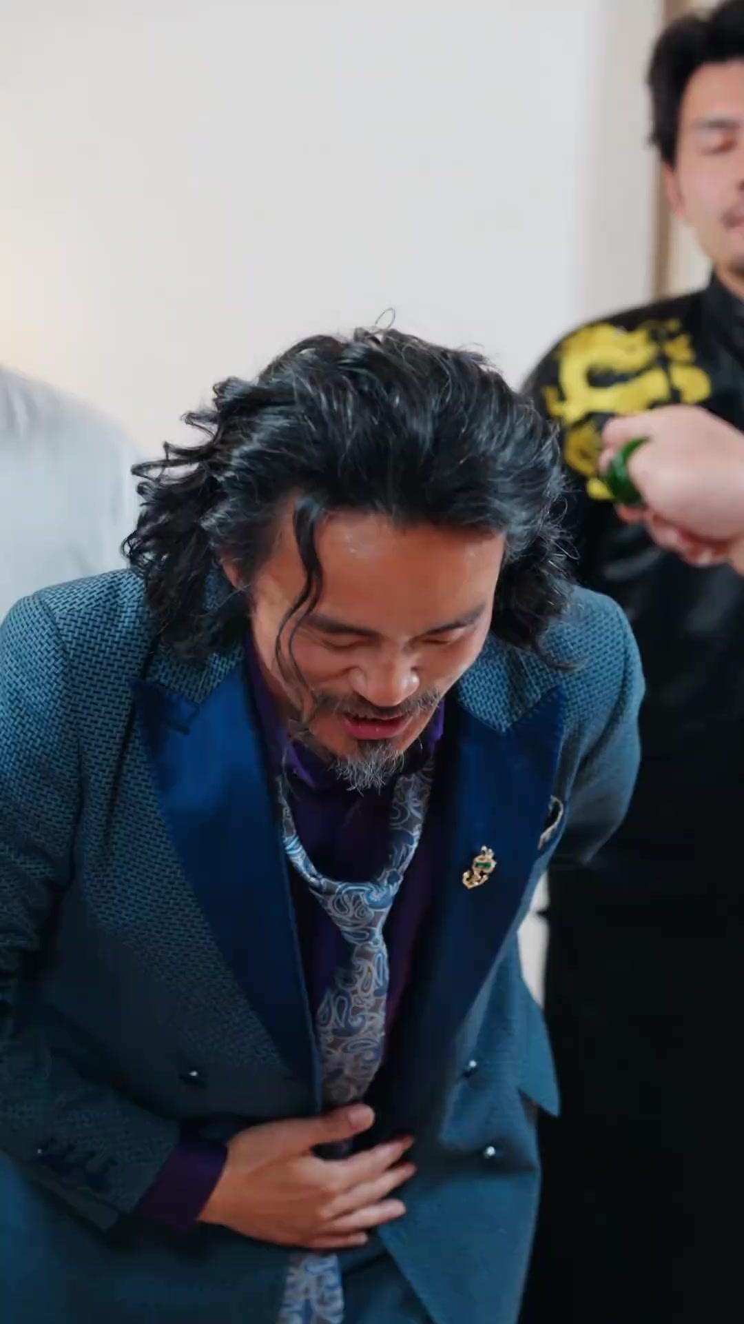 (Doblado)El Dios del Masaje Desaparecido