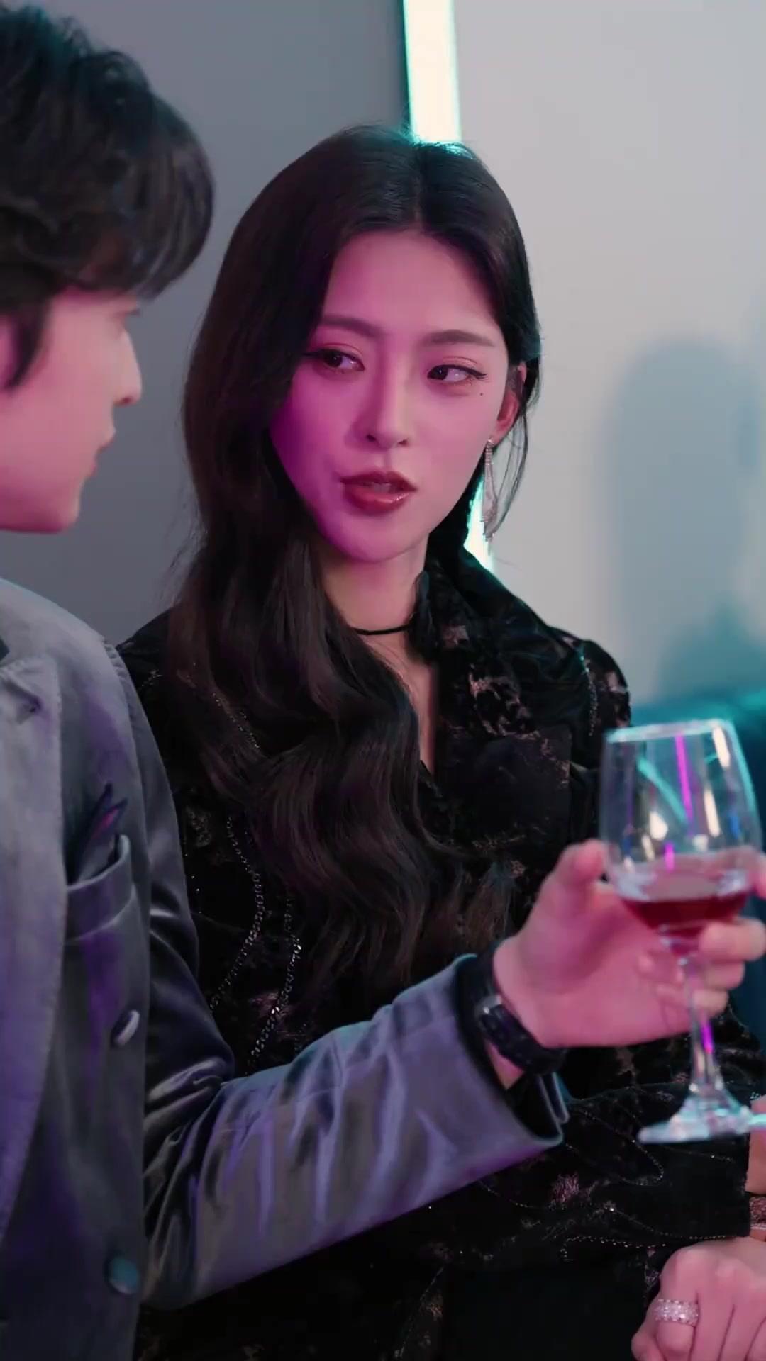 قرب إلى قلبي