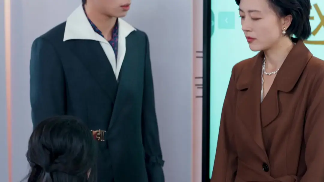 与君白首此人间 ep-1：会议室血迹未干，她却笑了