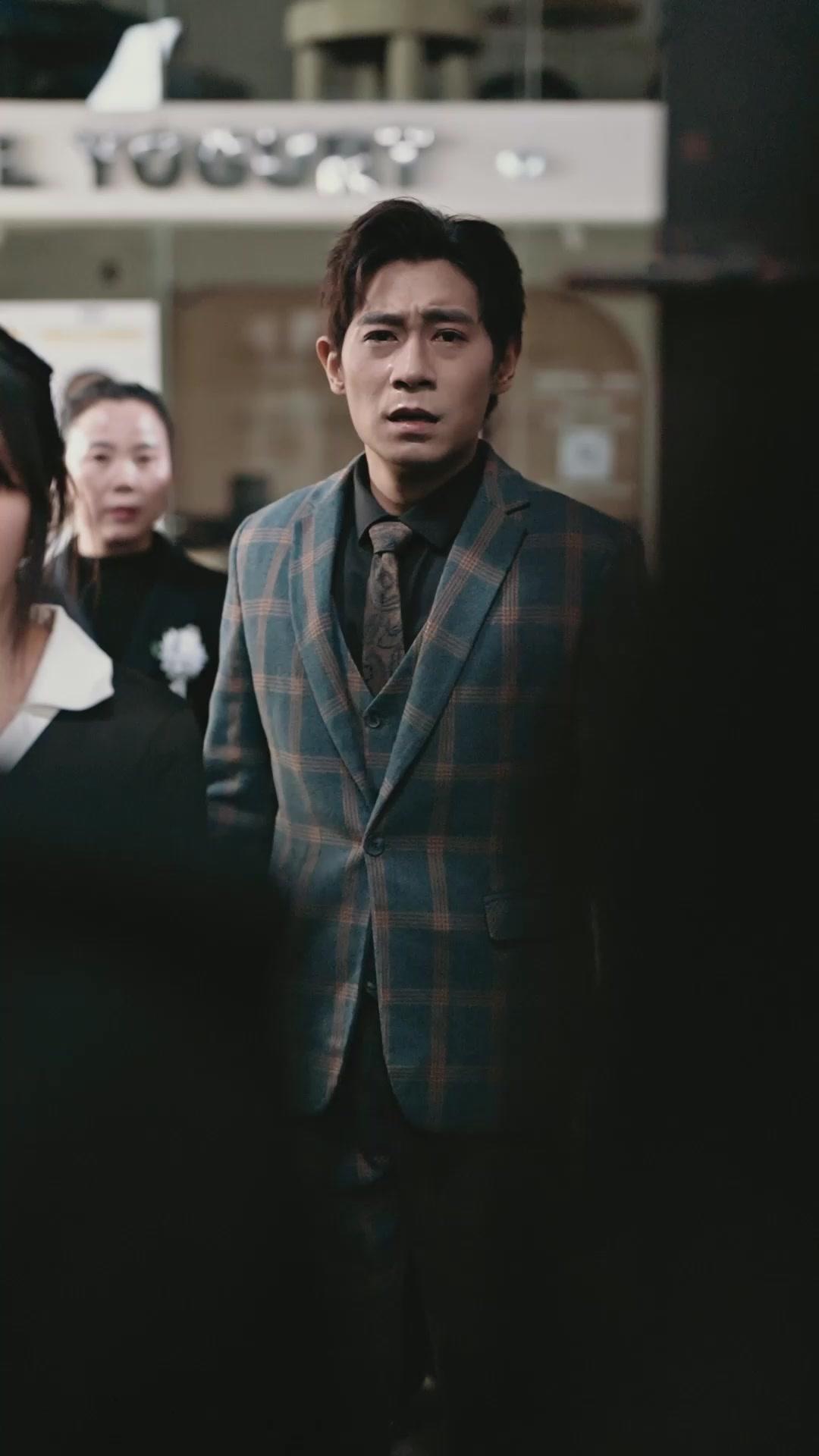 Las estrellas brillan en el cielo