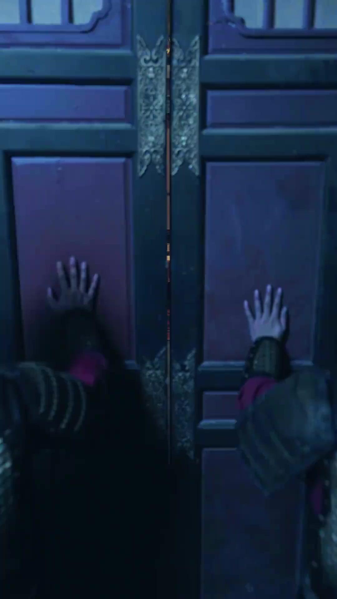 الآلهة الغامضة في العالم السماوي