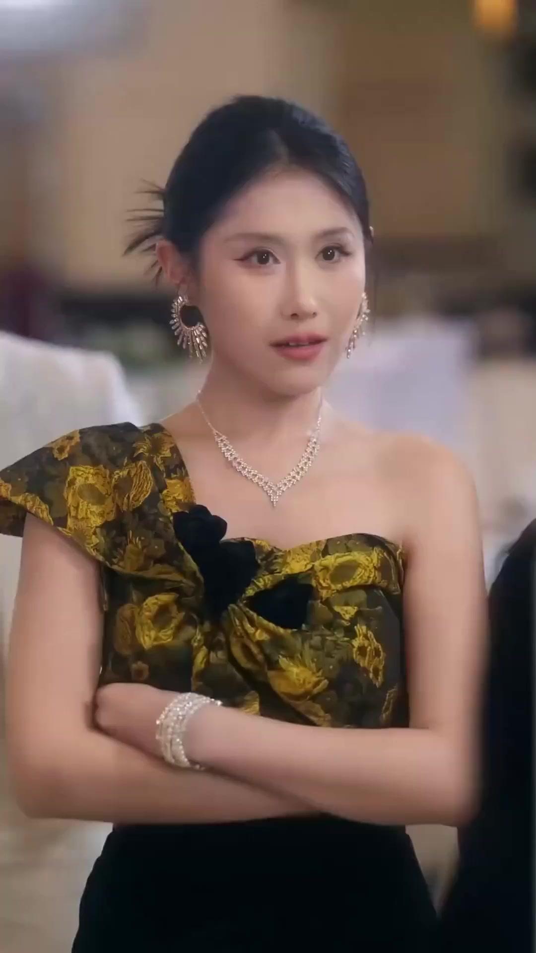 (吹き替え) 人生リセット！拾った男は御曹司だった！？