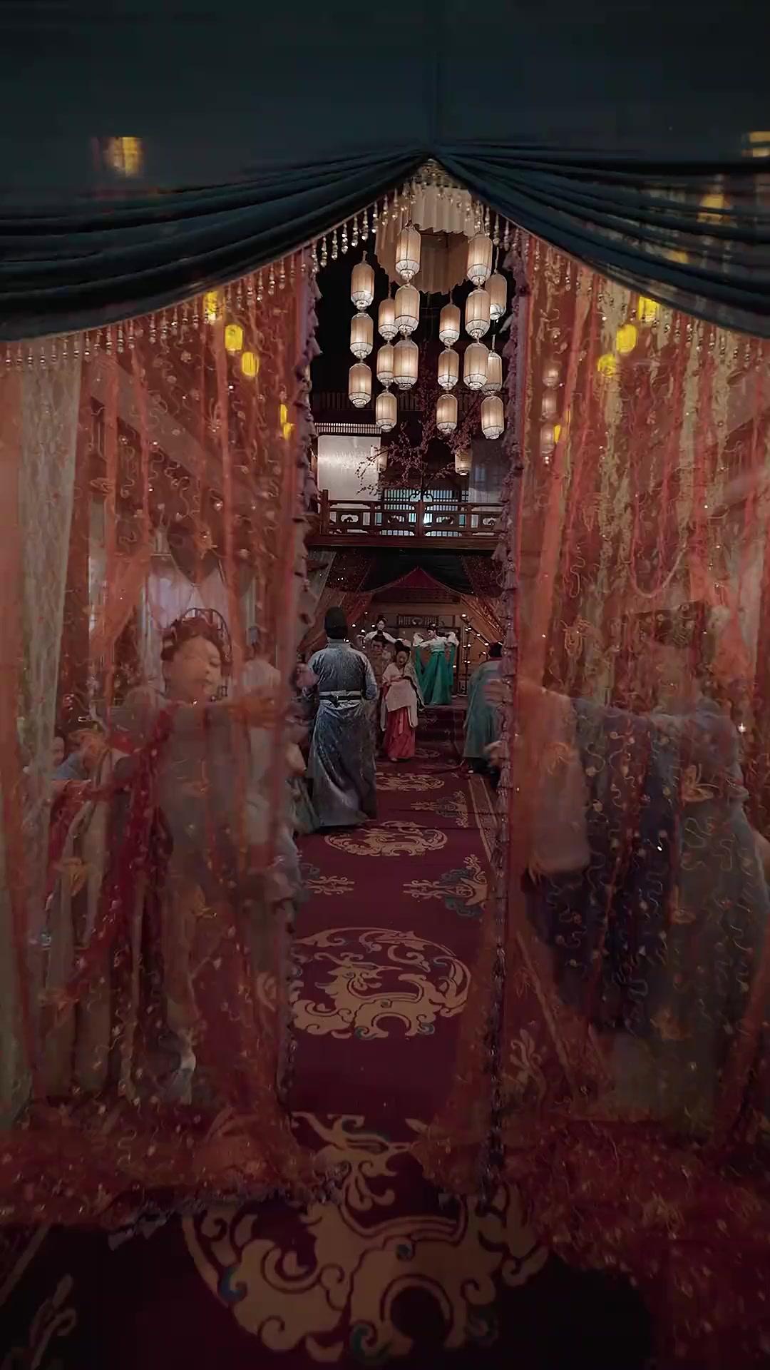 ROYAUME ET PASSION ENTRELACÉS SOUS LES DRAPS