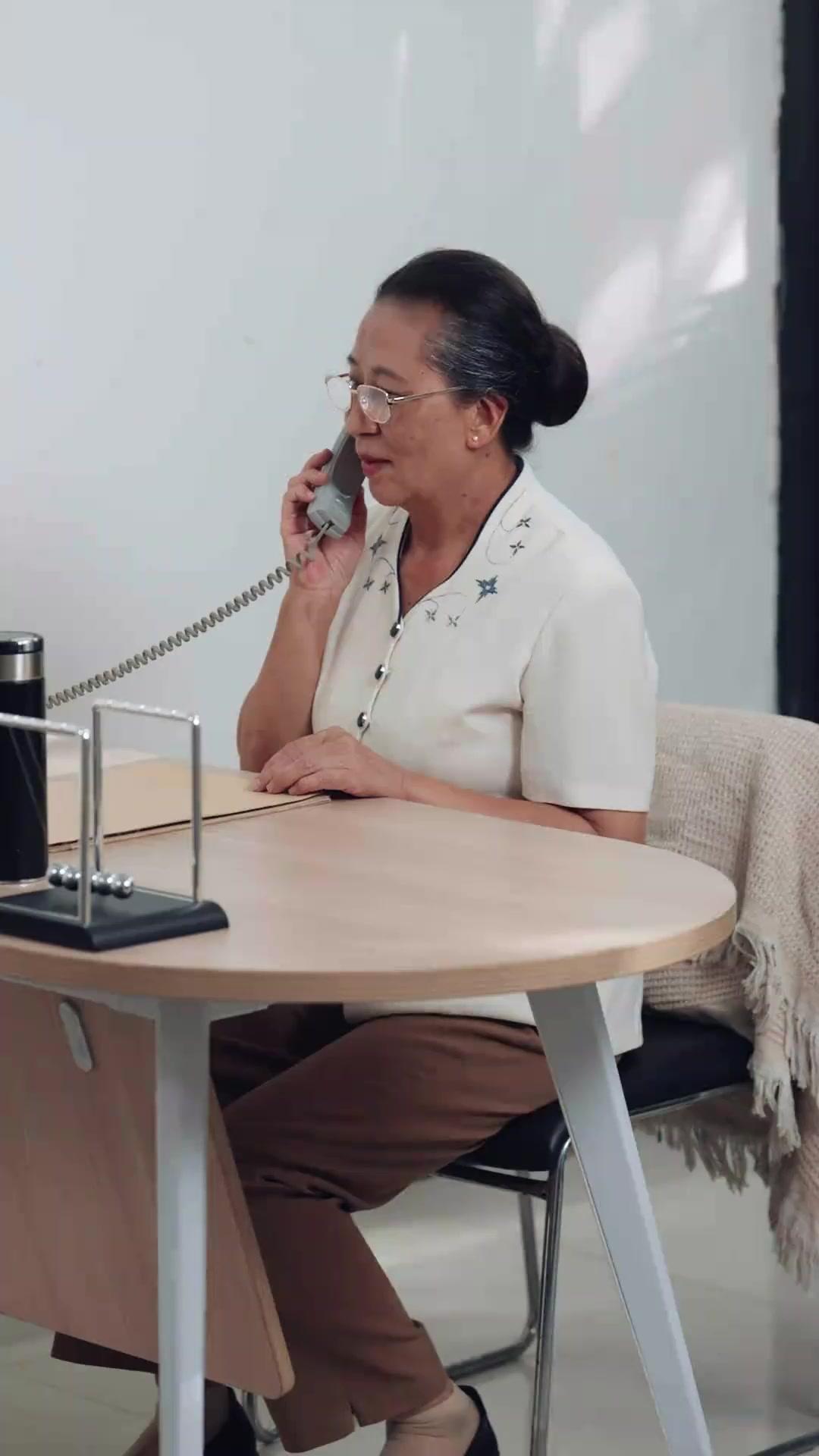 Wanita Misterius Bertopeng