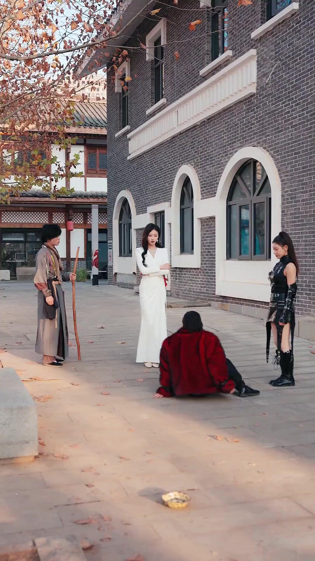 (Doblado) No te metas con este mendigo