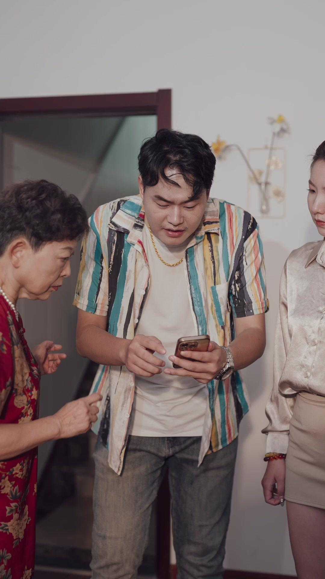 Dolce Cameriera? La Regina della Vendetta!