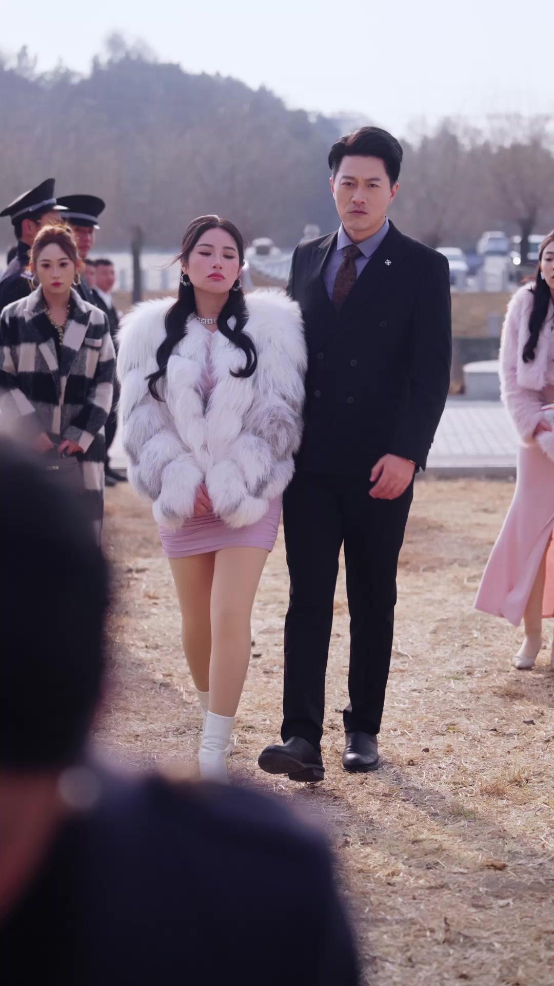 誰在母親的碑前說謊