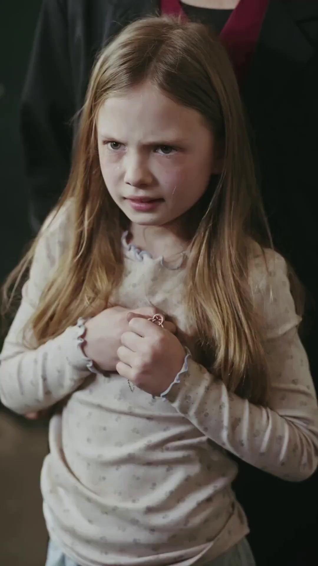 (Doblado) La impostora en brazos de mis tíos