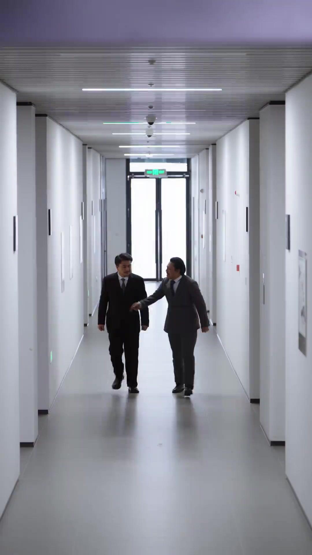 ​​Merentas Salju, Merangkulmu