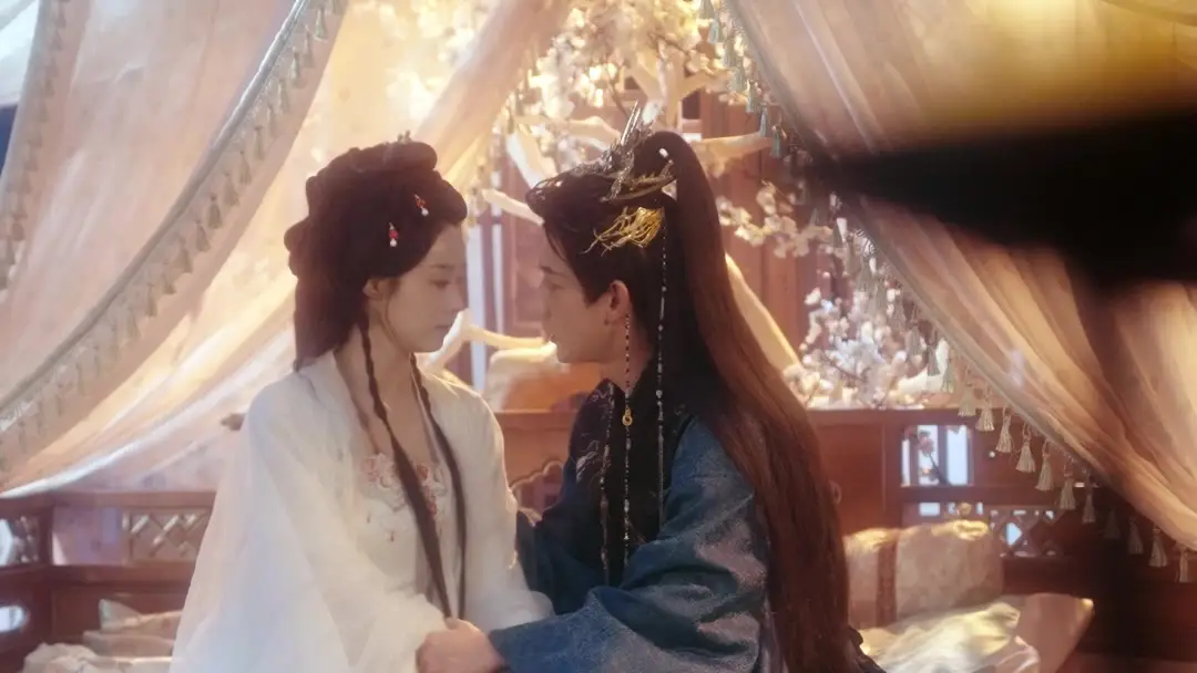 Minh Nguyệt Dẫn Tâm: Nụ hôn dưới ánh nến và nỗi đau không nói thành lời