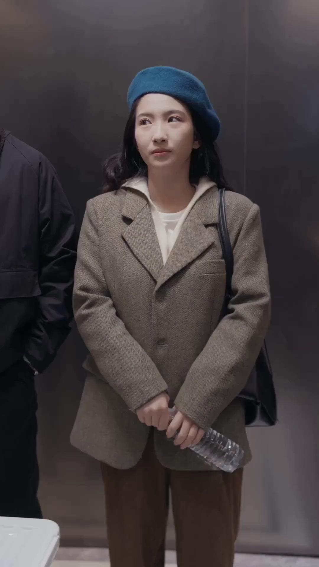 (Doblado)Atrapada en su mirada