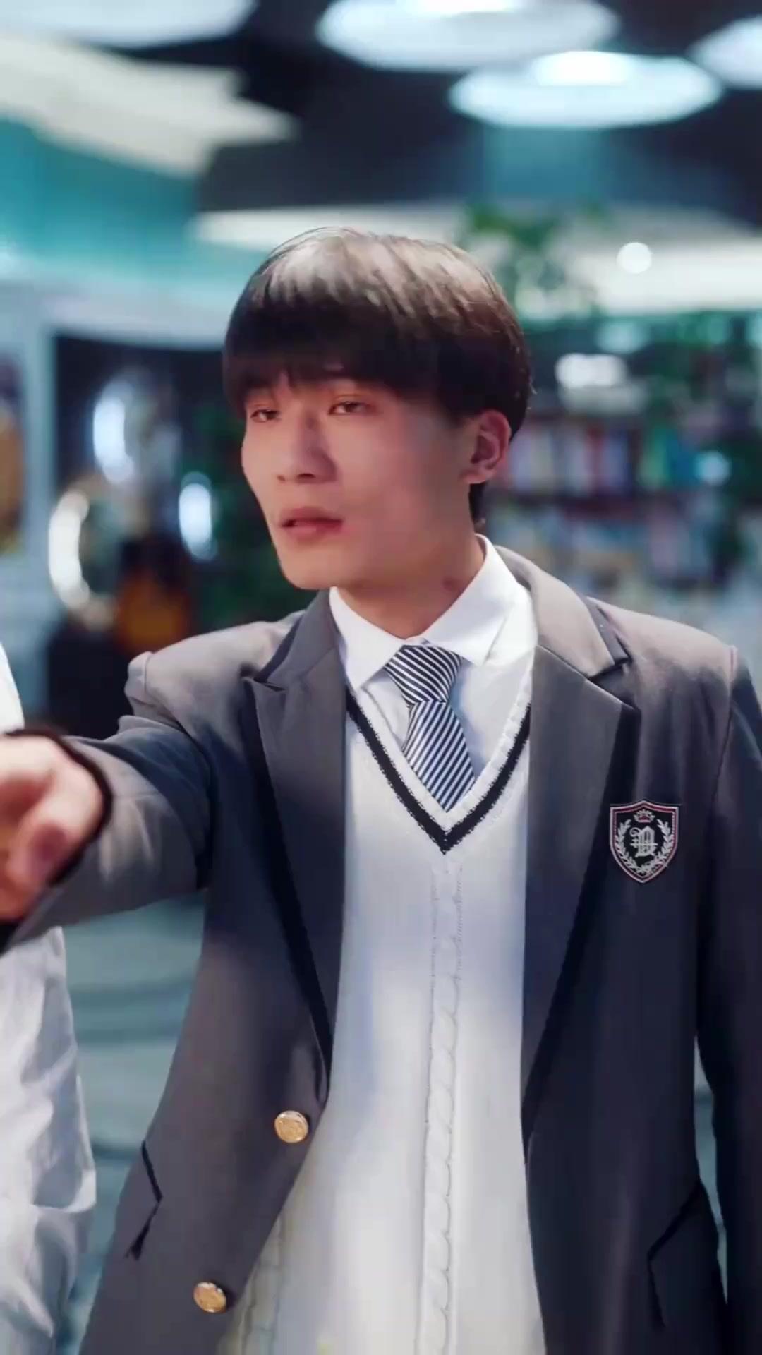 Air Mata di Balik Topeng Bisu