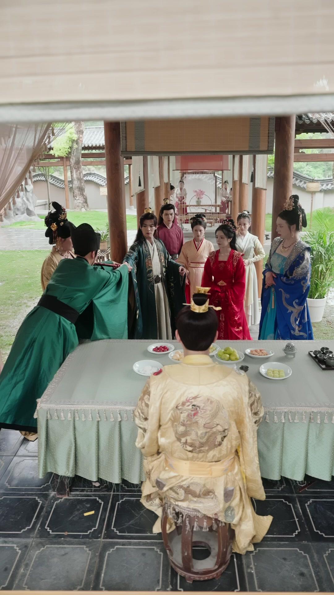 Putri Bangkit, Raja Lahir