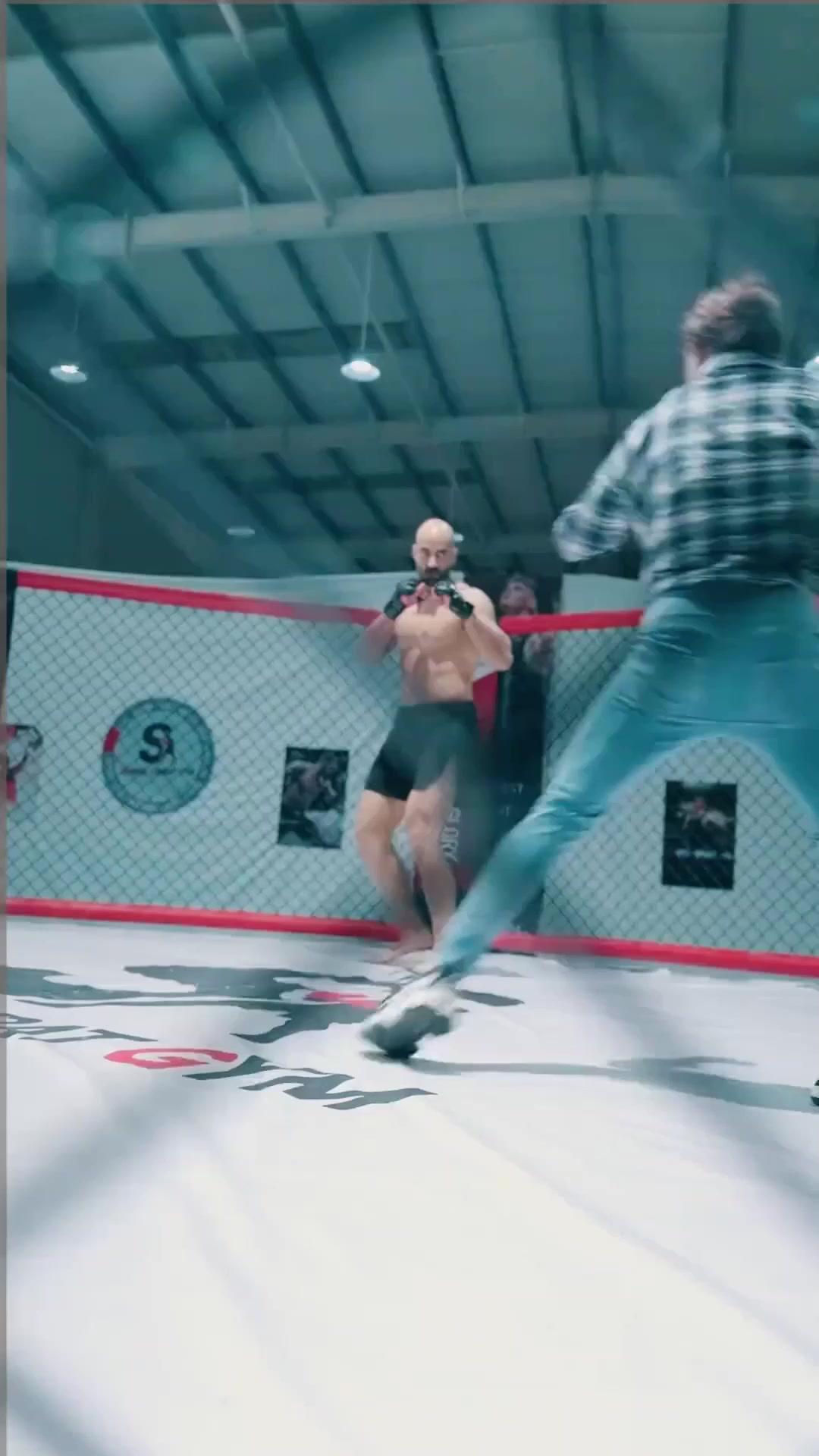 (Doblado) Los puños del engaño