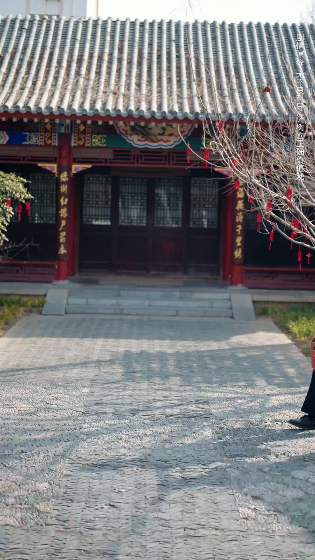 LE SECRET DERRIÈRE DE LA PORTE