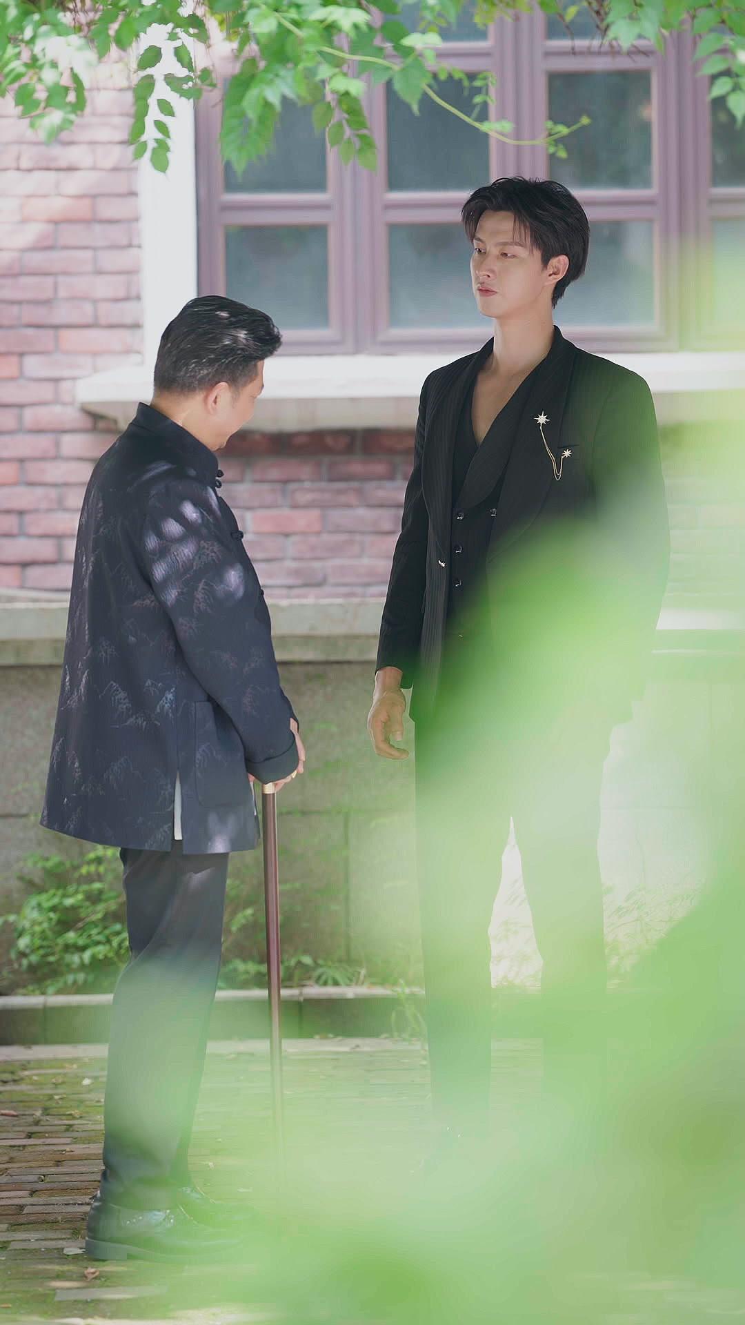 Tiga Hati, Dua Ikatan