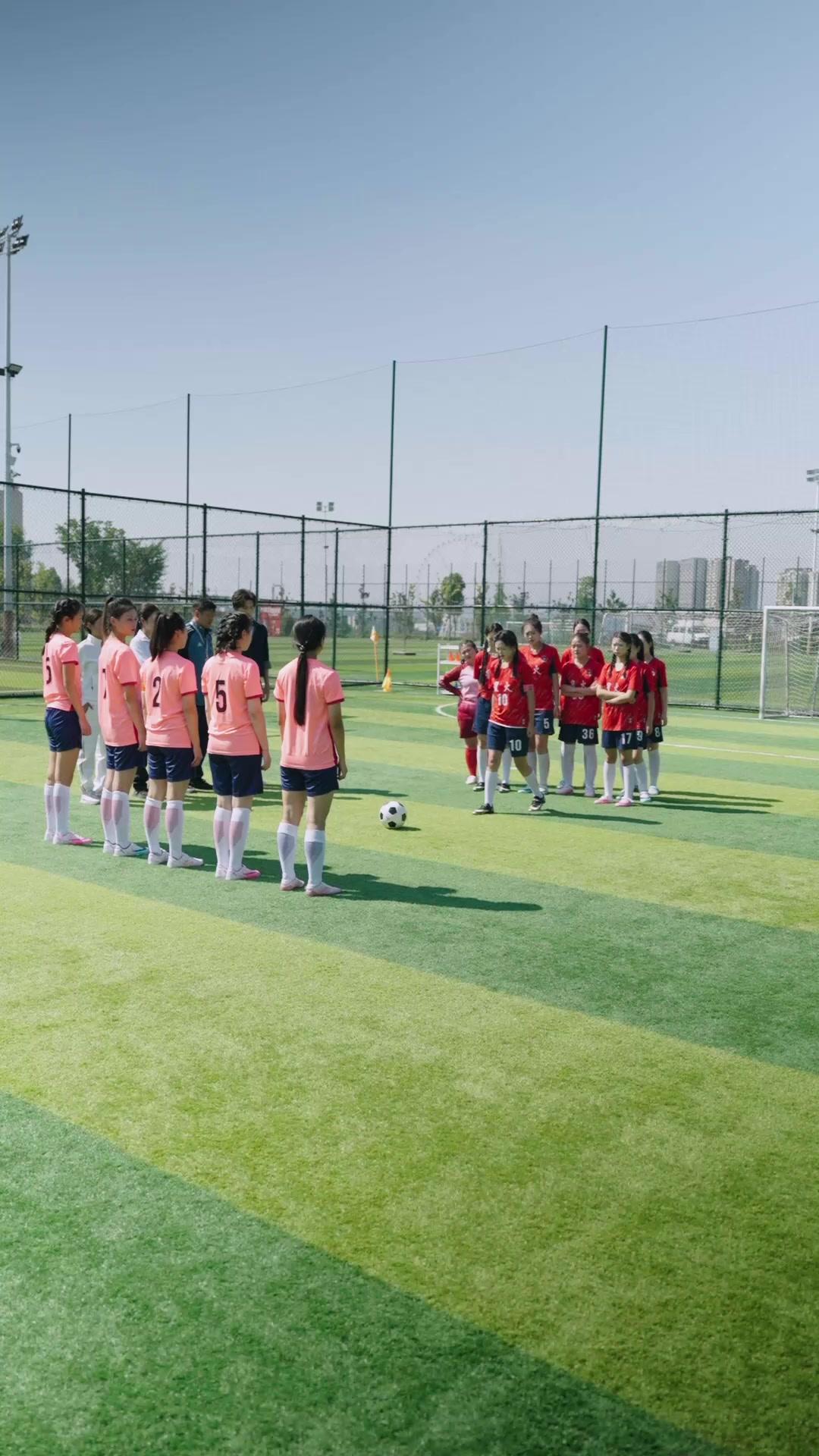 Wanita Juga Bisa Bola