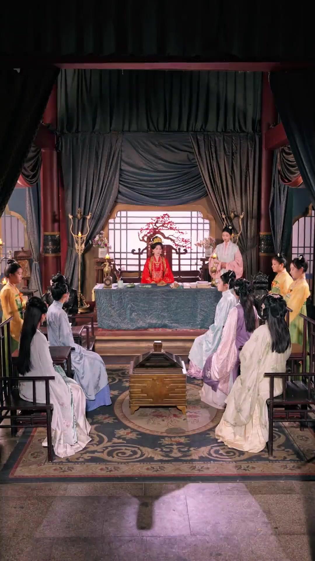 Bye, Fallen Empress! I Run the Palace Now!