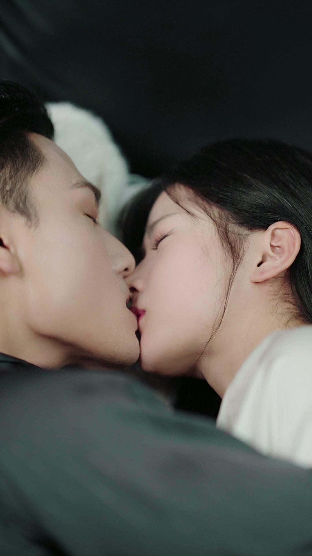 Help! My Reborn Queen Needs My Favor!