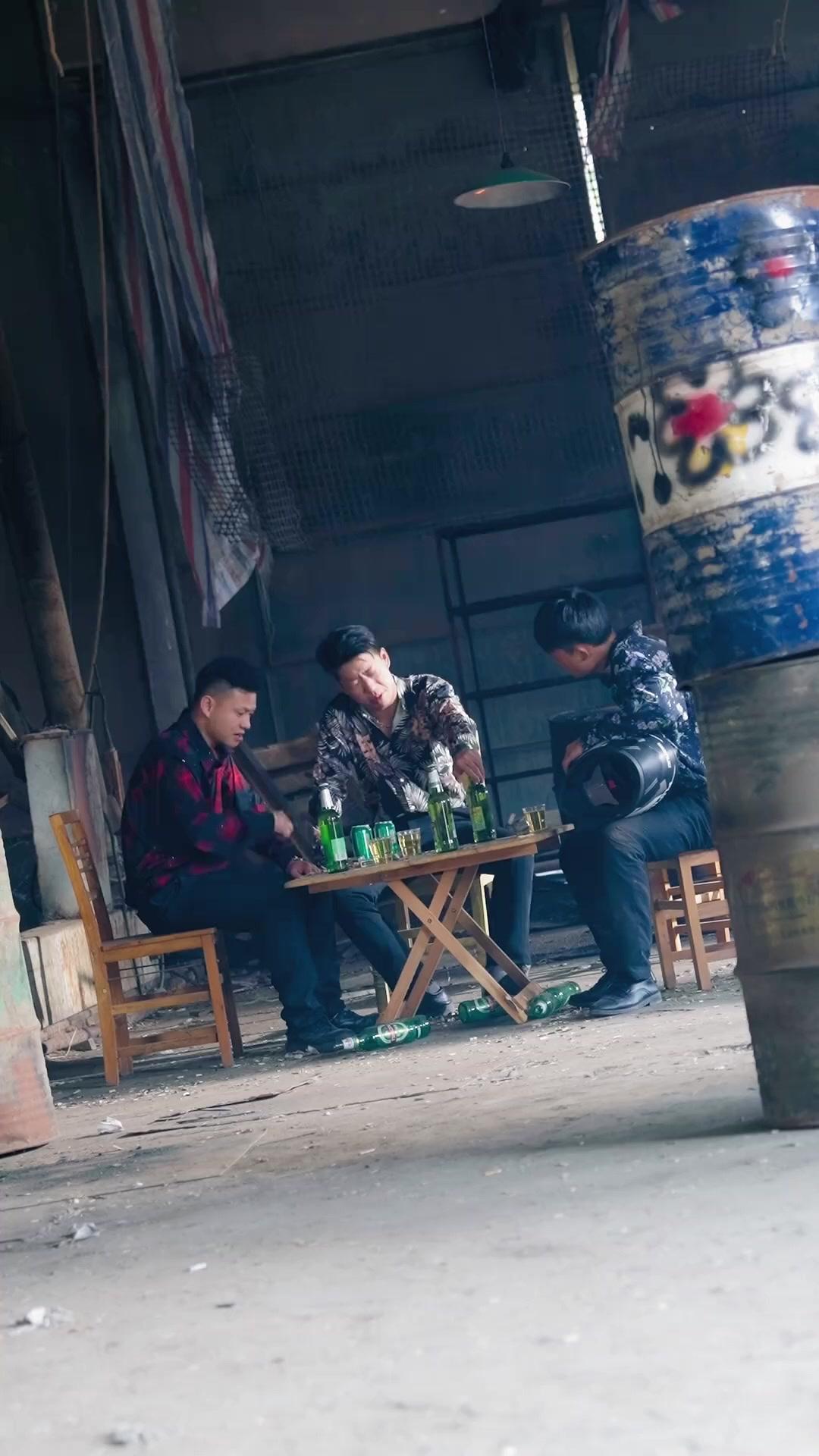 حارس الأمن والرئيسة التنفيذية