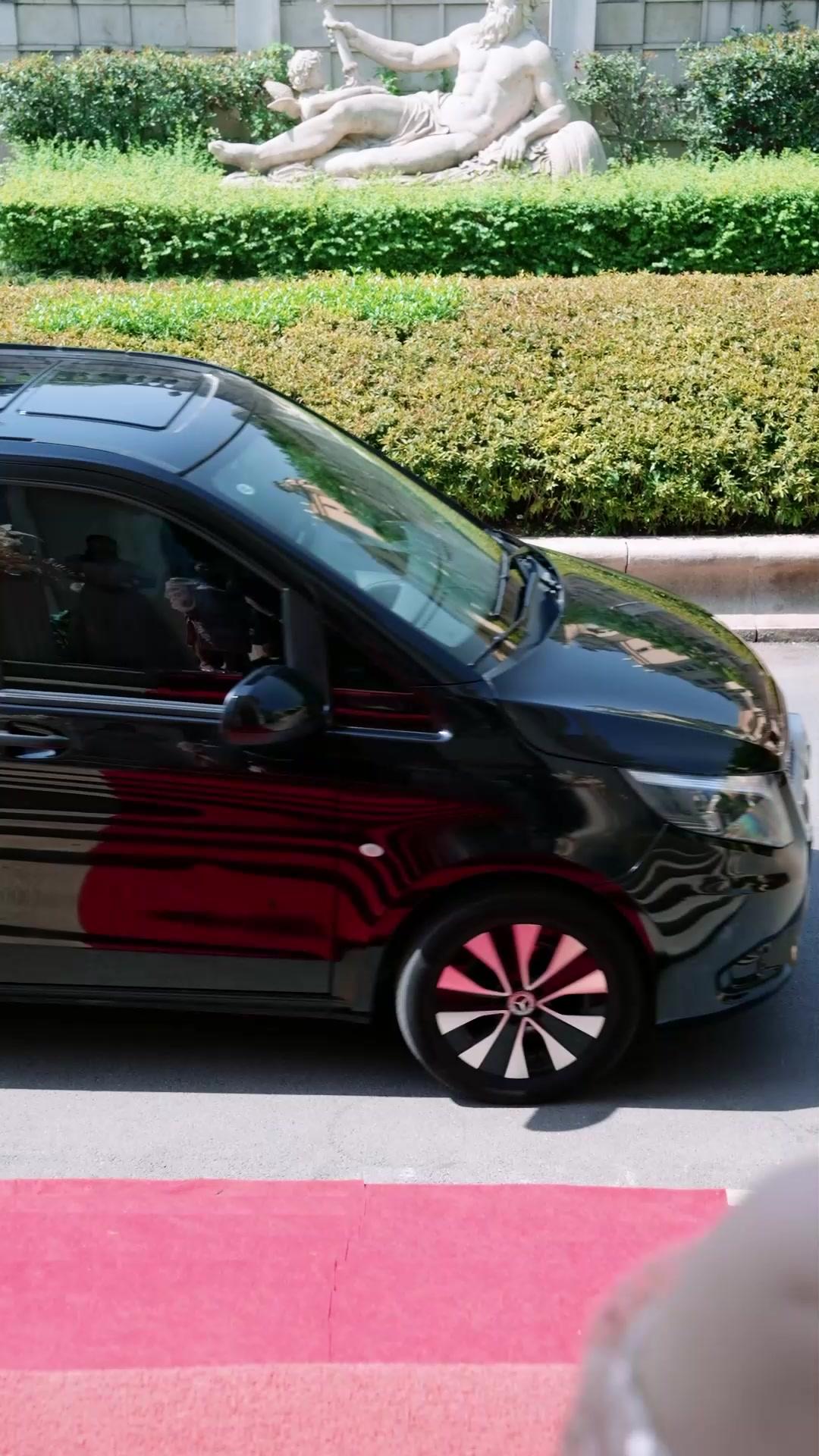 APRÈS LE DIVORCE, IL M'AIME FOLLEMENT