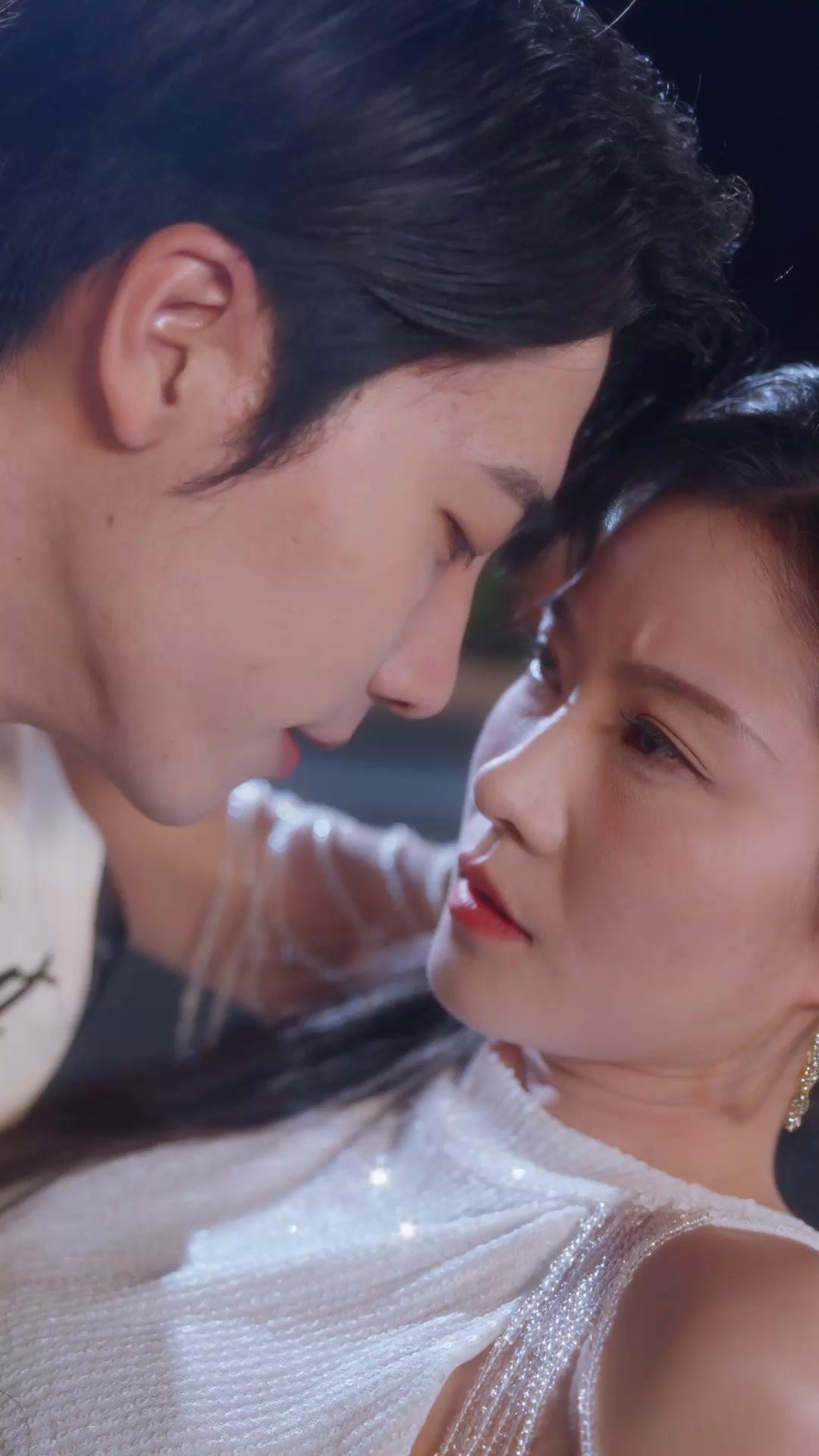 LE LOUP BAISE SES ESCARPINS