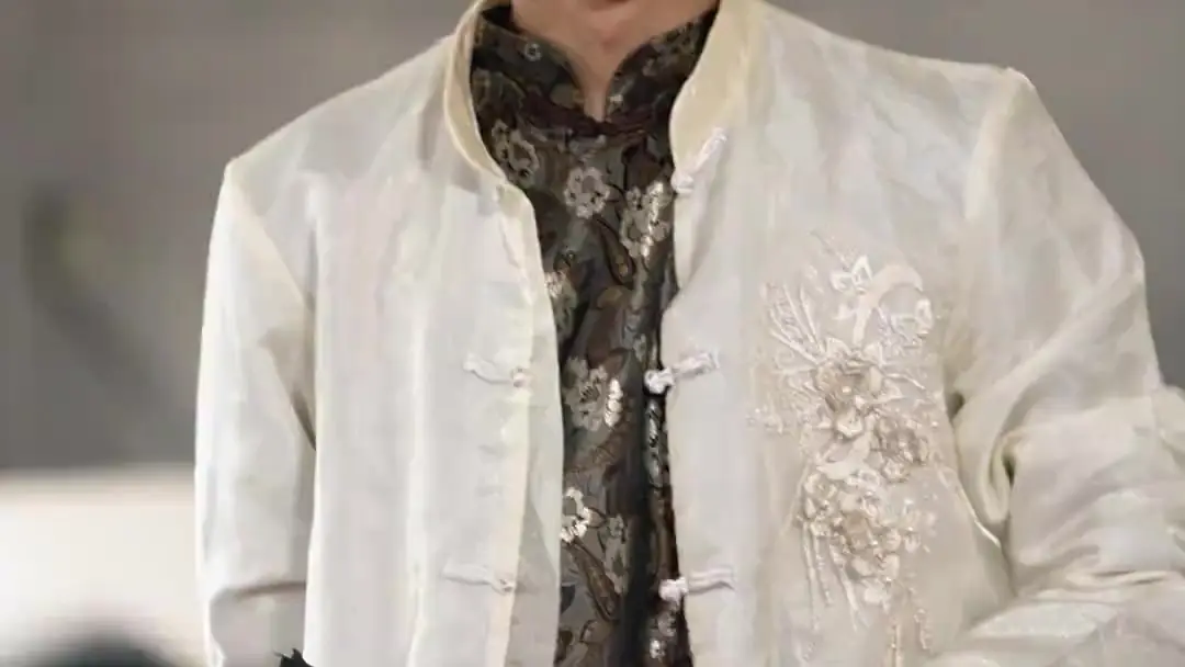 Door Crack = Plot Twist