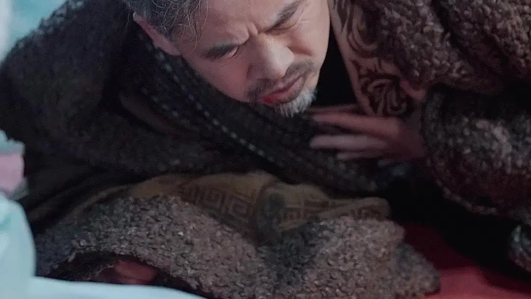 Legendary Hero: When the Crimson Carpet Swallows Truth