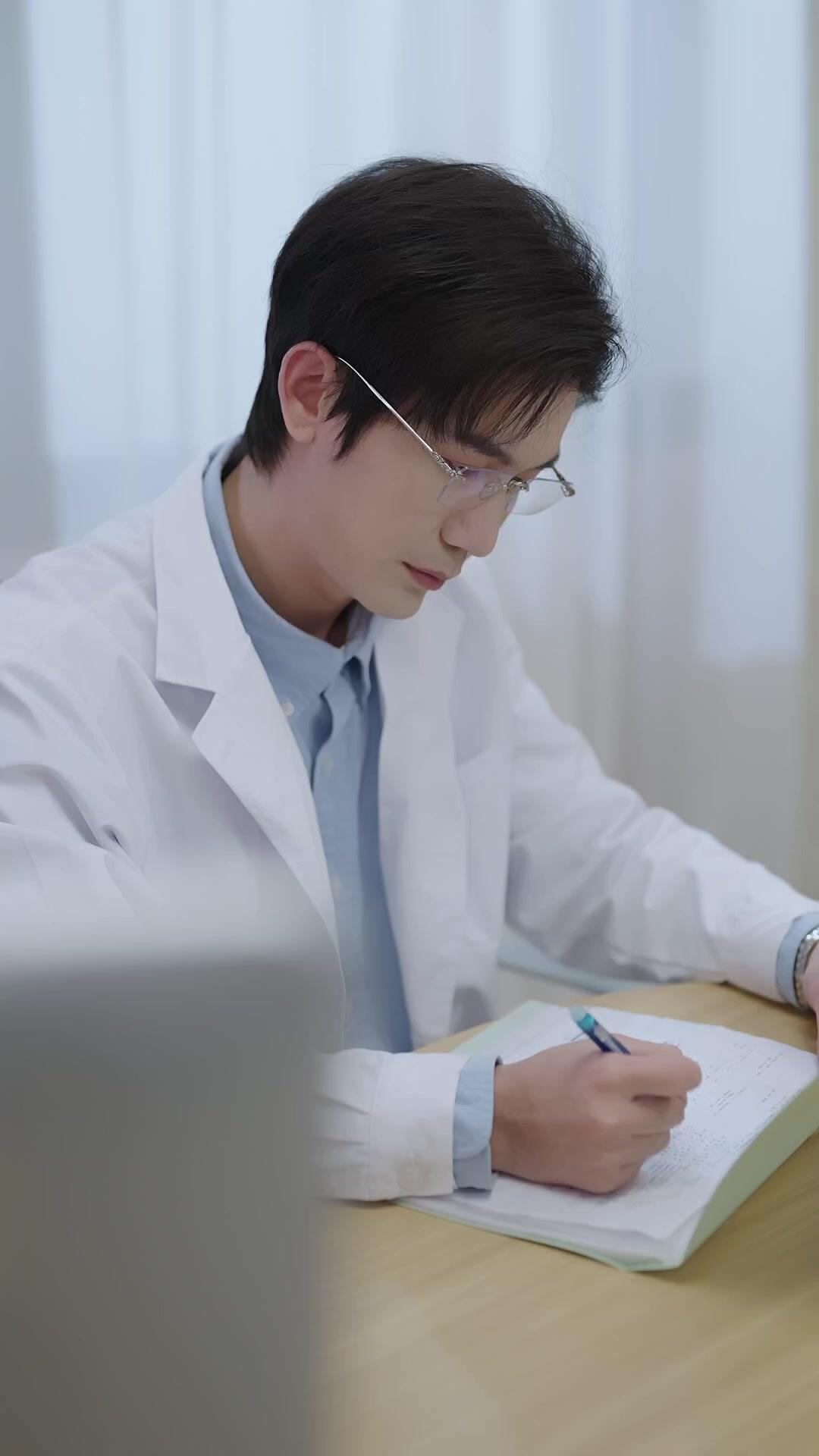 Rahasia Masa Lalu, Cinta dan Balas Dendam