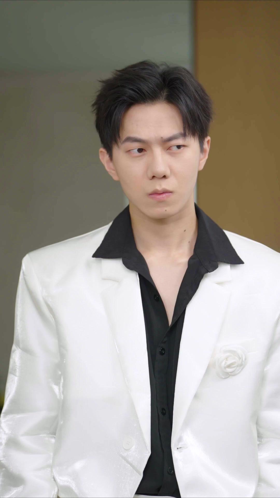 Si Jenius Catur Igo Berjari Emas