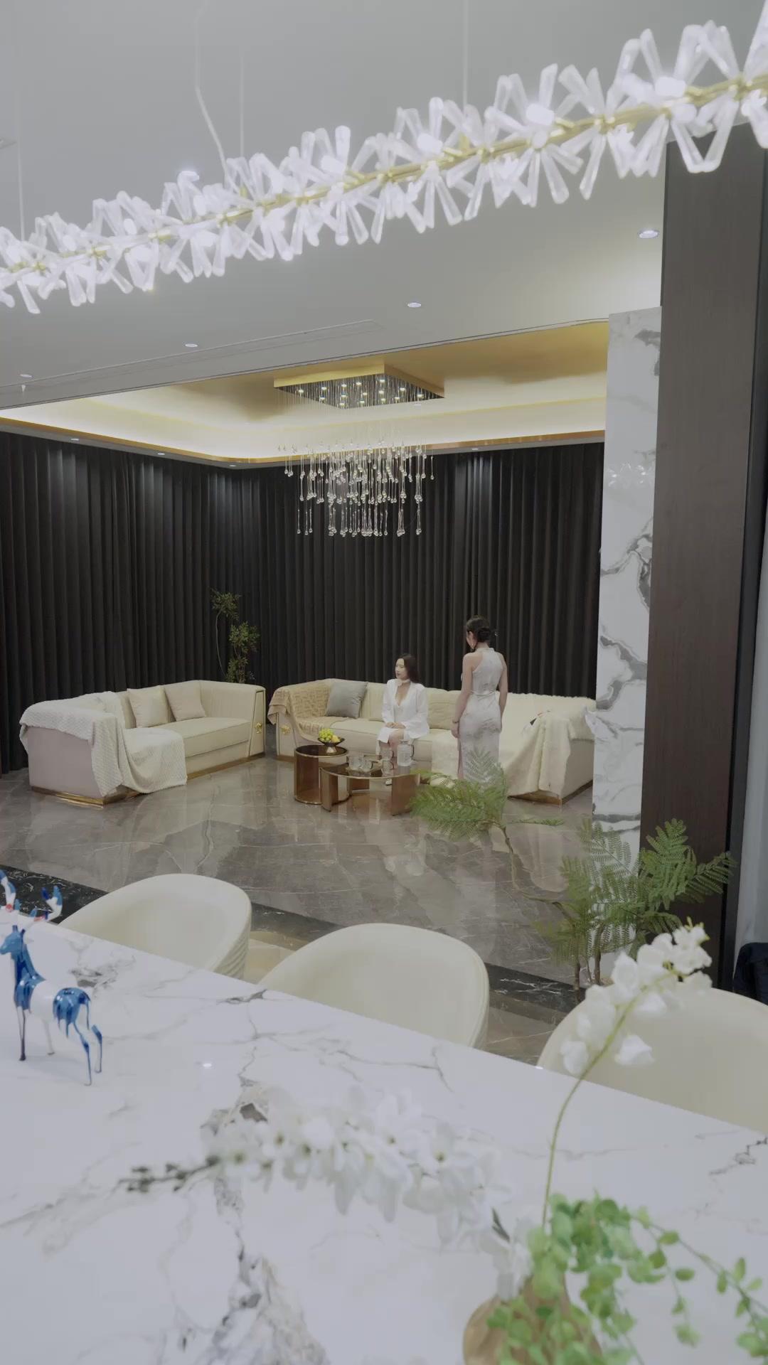 CEO in Danger: Her Guard’s Actually a Legend