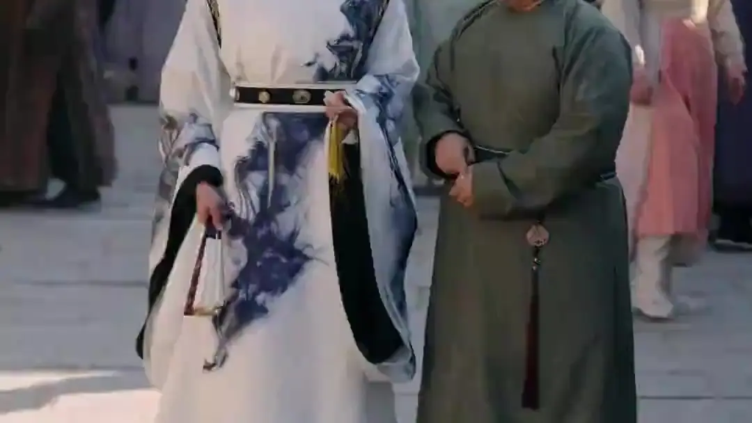 الشاب المُدلّل الأول في العالم الجزء الثاني: لوحة مُسحوبة من الهواء ورجلٌ يحمل مروحةً كأنها سيف