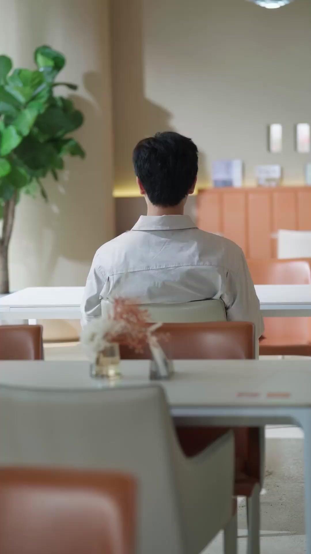 Meine Freundin sieht zu, wie ich vom Kronprinzen verwöhnt wurde