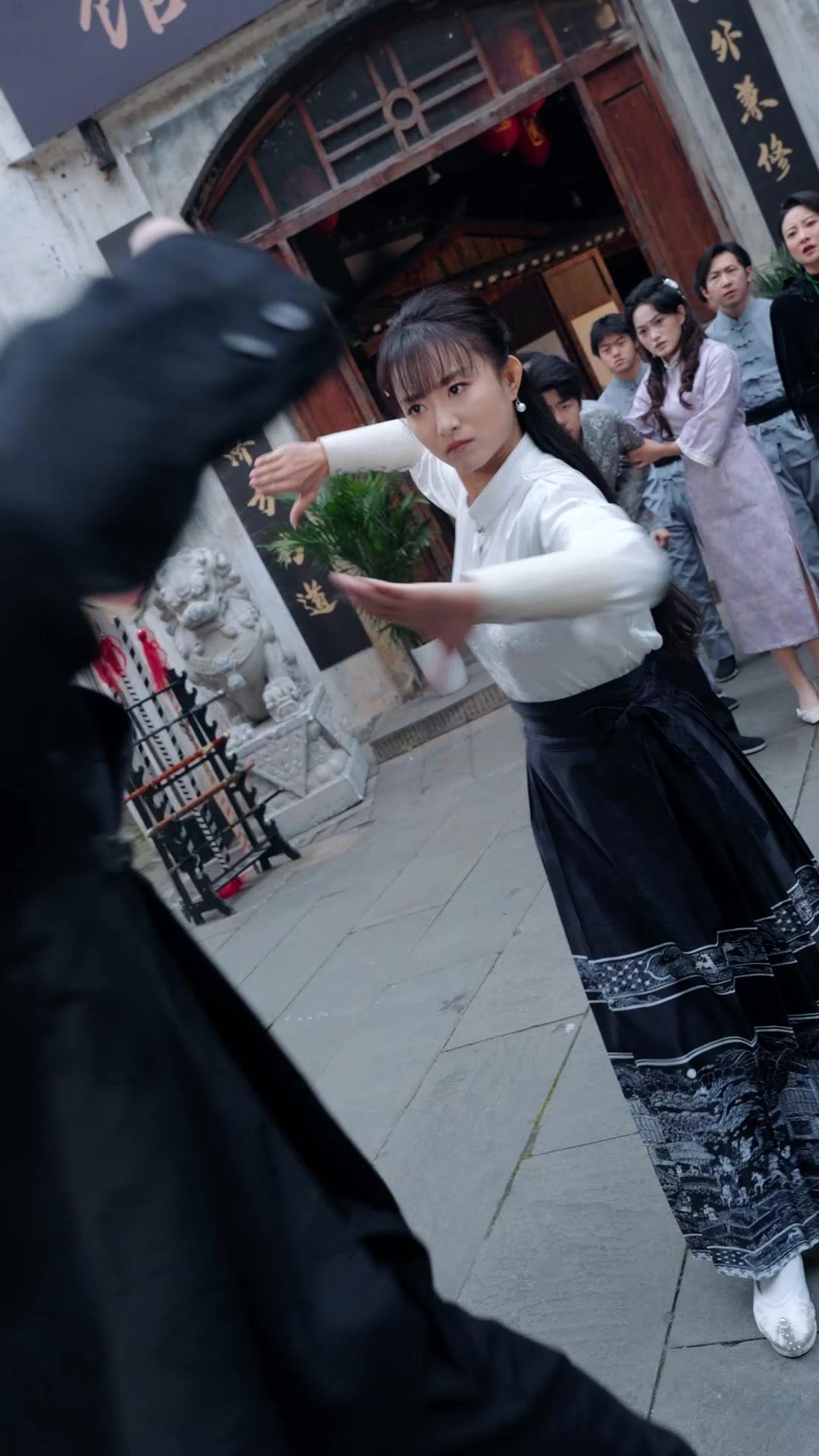 失憶天尊，扮豬吃虎護妻