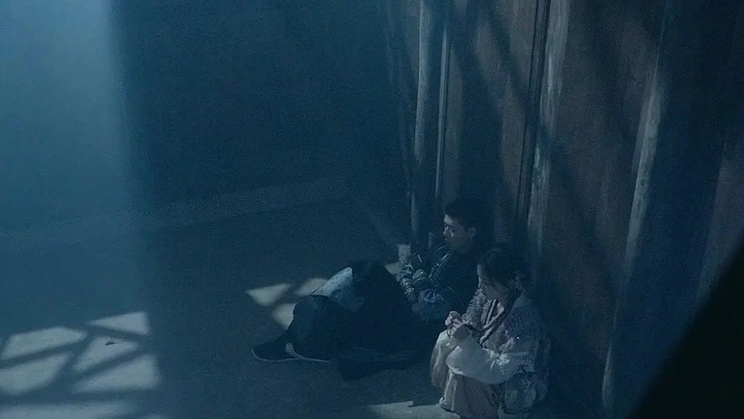 When Chains Are Made of Fabric