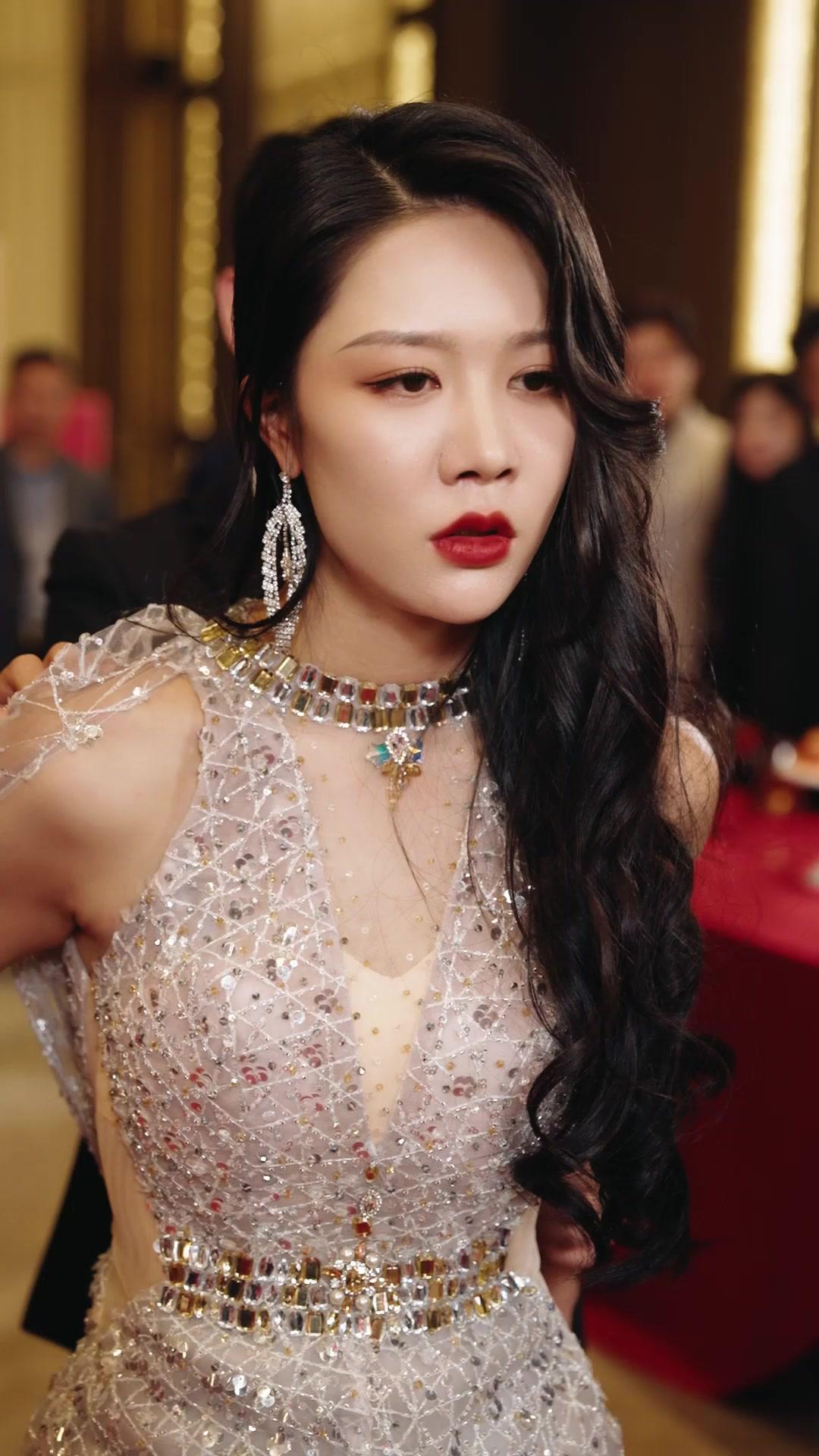 Pelakor Naik, Istri Sah Tersingkir?