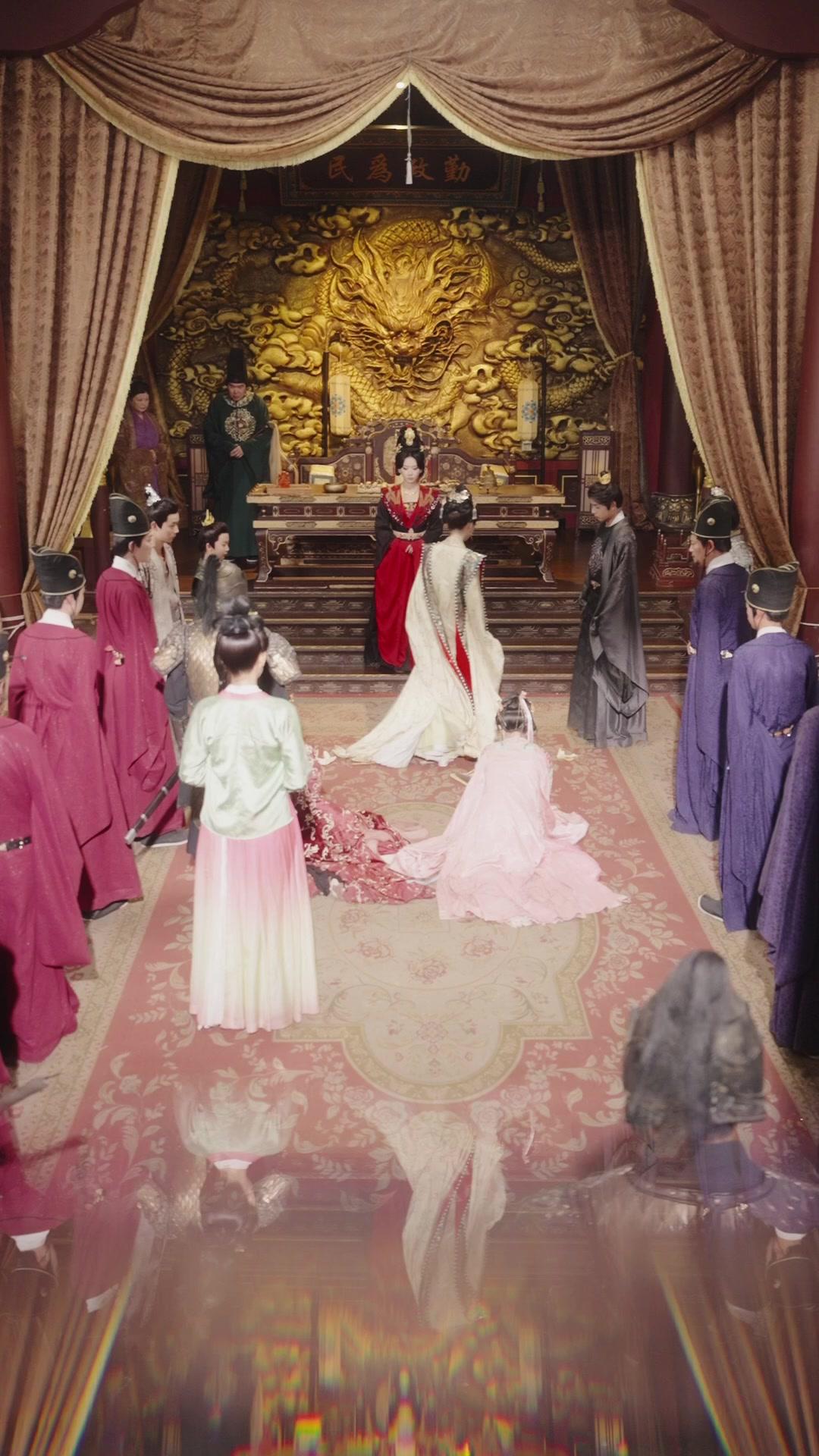 Regina Rinata: Fiamma della Vendetta