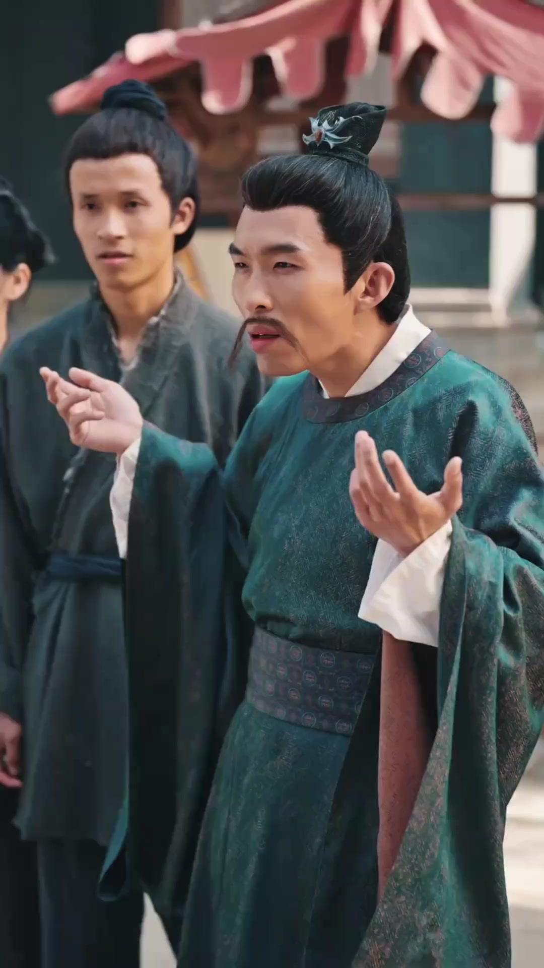 Kaisar di Balik Rakyat