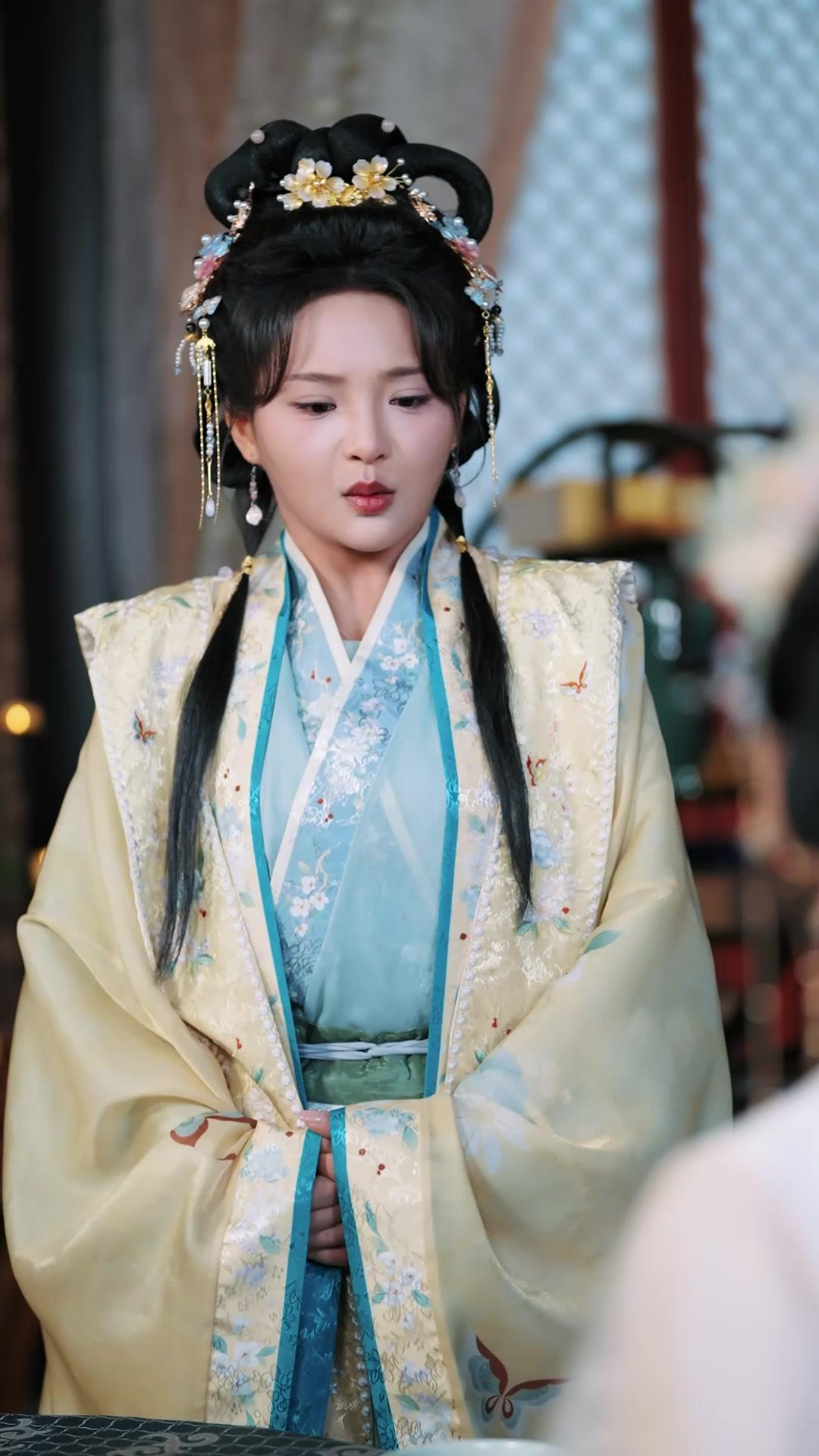  Putri Hoki Bikin Heboh Istana