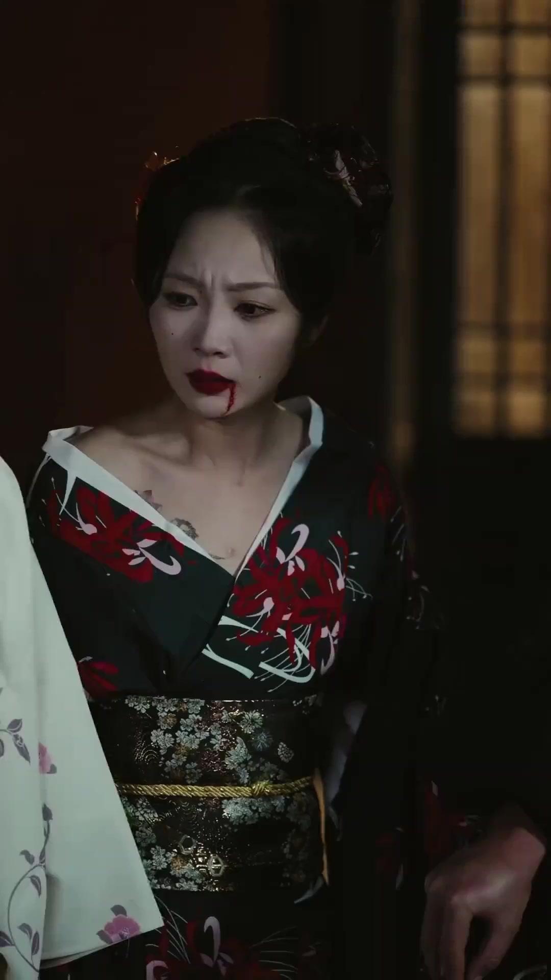 (Doblado) Alzo el filo del Este