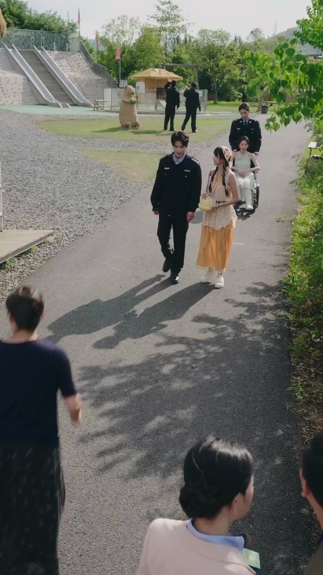 聽懂獸語後，假千金成警局團寵