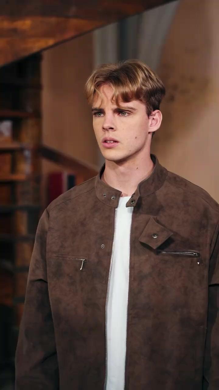 Hidden Wolf King：A Hybrid Loser