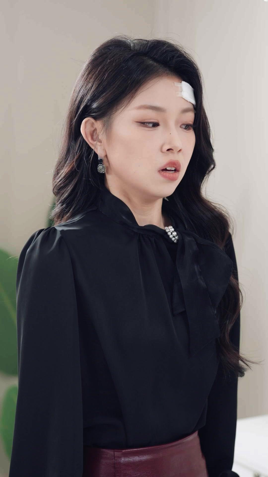 Wanita Misterius Bertopeng