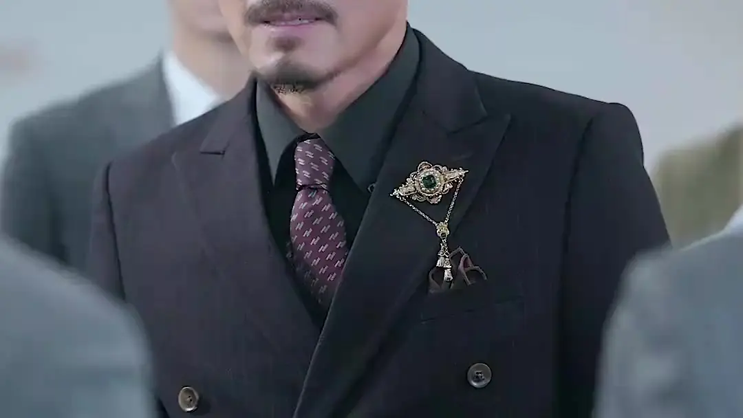 After the Divorce, I Ended My Ex-Husband — When the Brooch Fell Off the Lapel