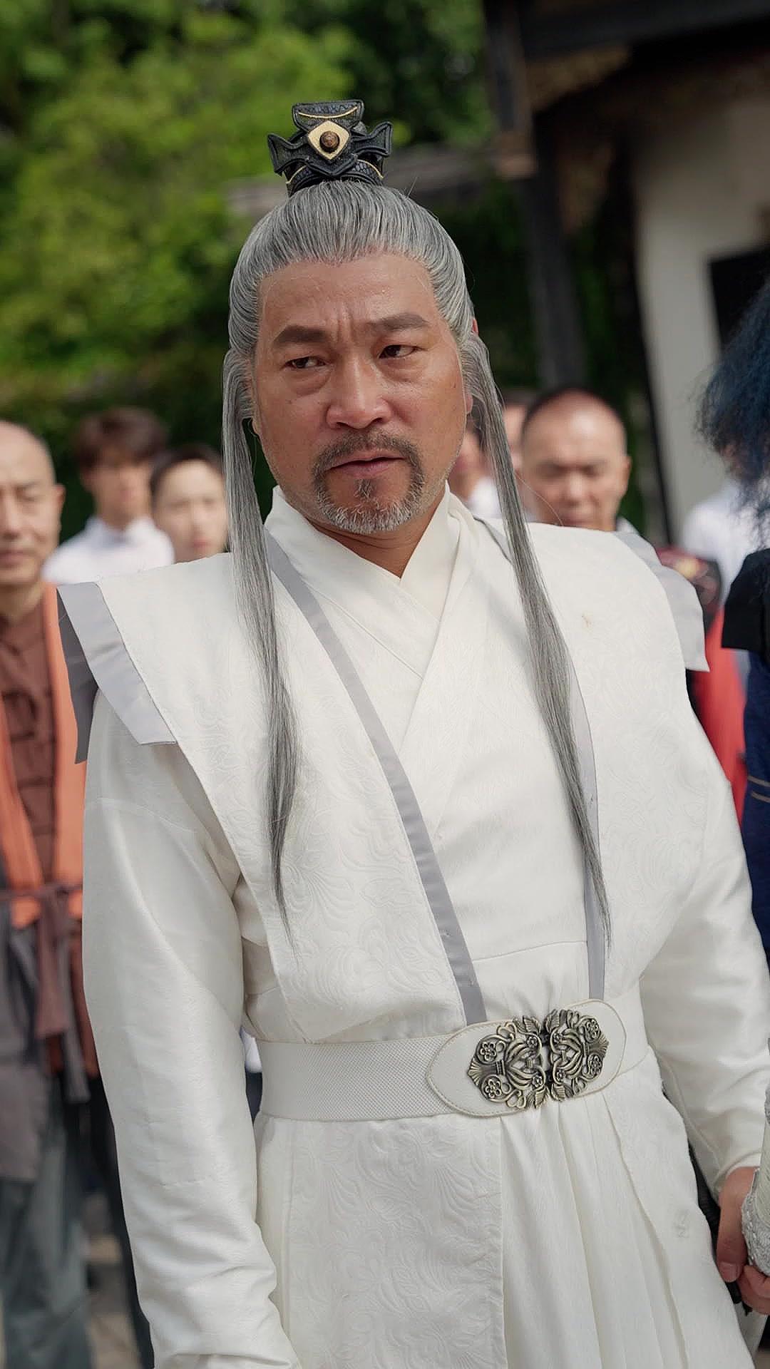 Jangan Berisik, Dewa Silat Lahir