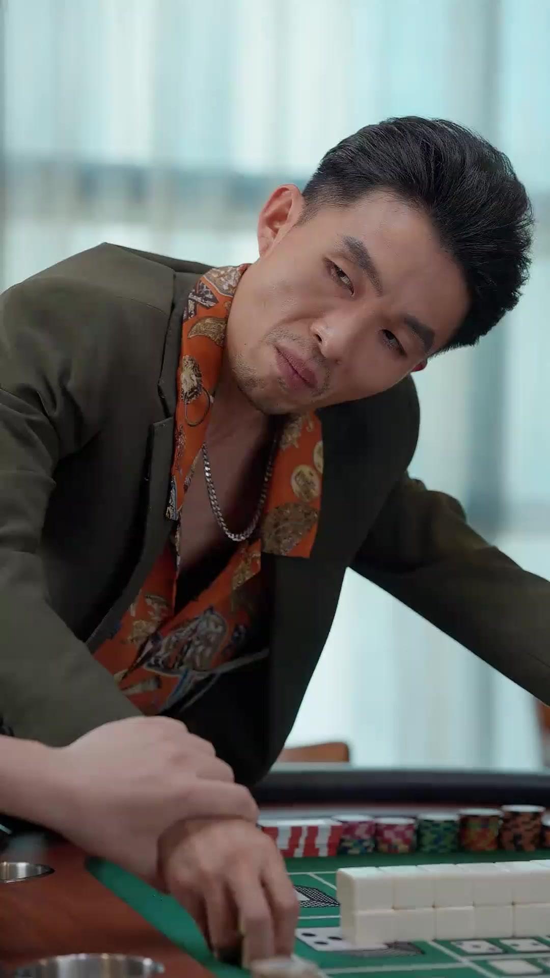 (พากย์เสียง) ความลับบนโต๊ะพนัน