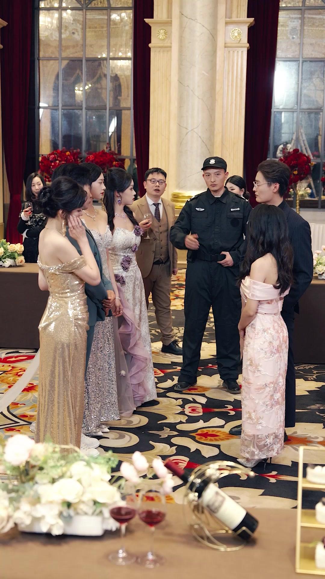 What? 9 Billionaire Sisters!